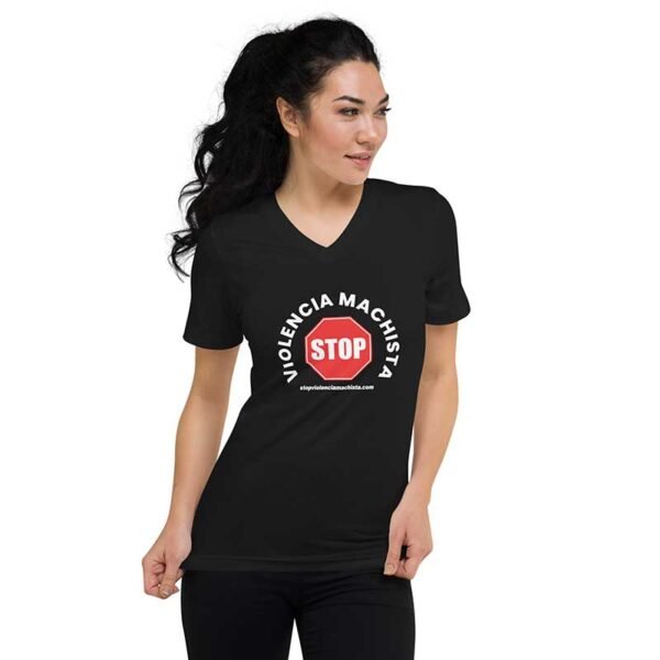 Camiseta de manga corta y cuello de pico negra